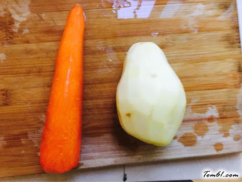 【土豆胡萝卜腊肉焖饭】