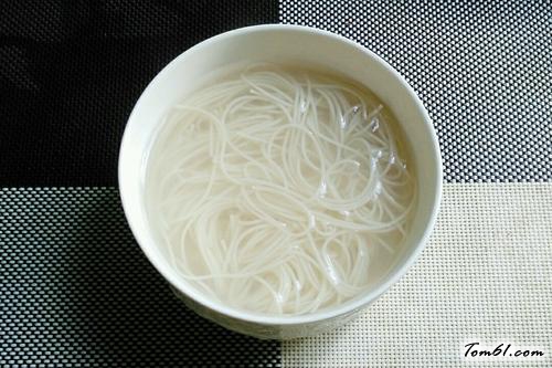 【肉丁鸡蛋汤面】