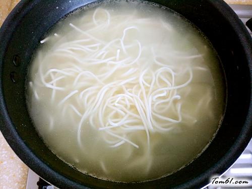 【猪肉土豆打卤面】