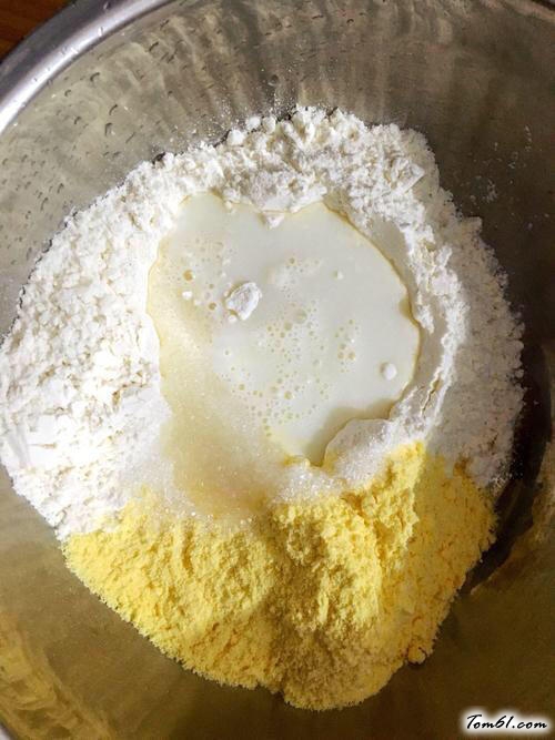 【玉米面奶黄包】