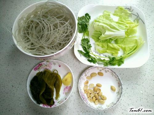 【酸菜煮粉丝】
