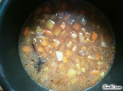【腊肉土豆焖饭】