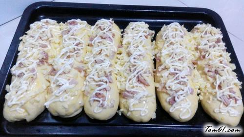 【香葱培根芝士肉松面包】