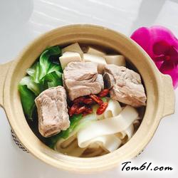 蔬菜排骨汤面的做法
