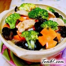 胡萝卜瘦肉煲仔饭的做法