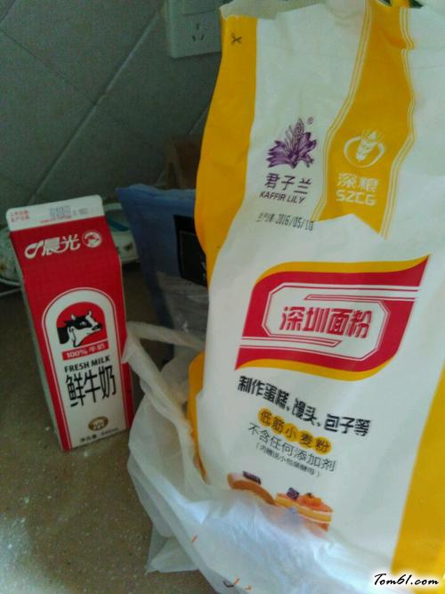 【胡萝卜烤肠花卷】