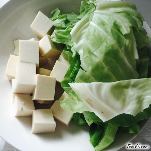 【蔬菜排骨汤面】