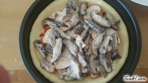 【奶油蘑菇烤鸡奶酪披萨】