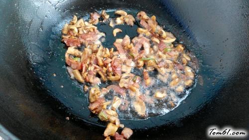【彩椒培根炒黑米饭】