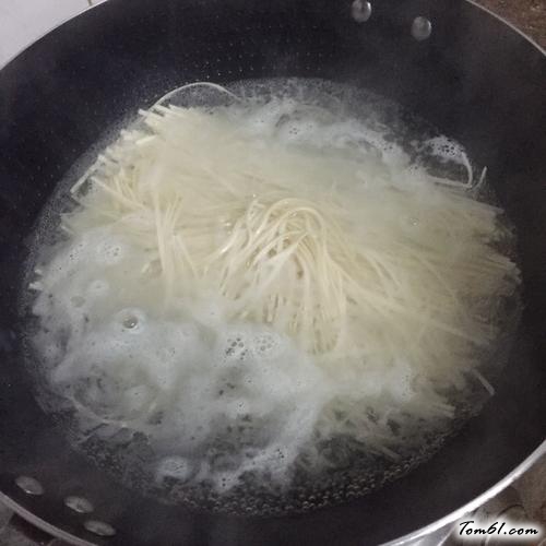 【香菇蚝油拌面】