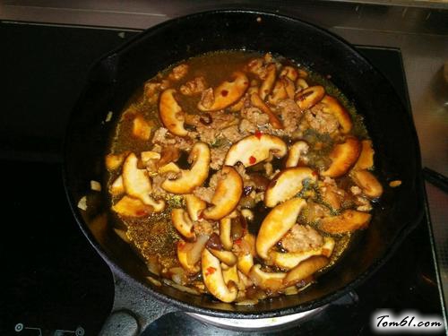 【香辣猪肉香菇拌面】