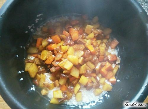 【腊肉土豆焖饭】