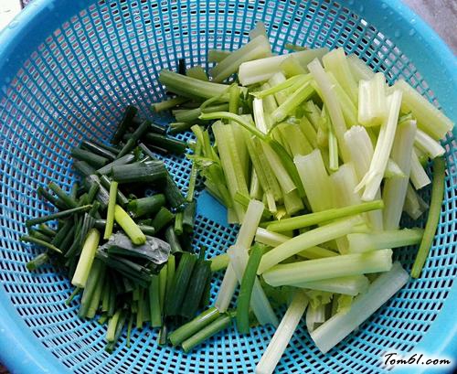 【芹菜炒河粉】