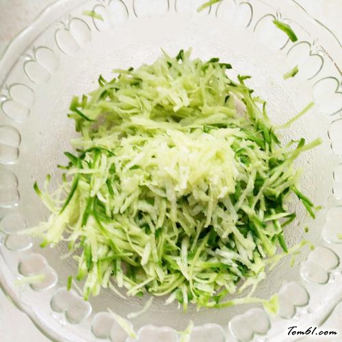 【萝卜牛肉蒸饺】