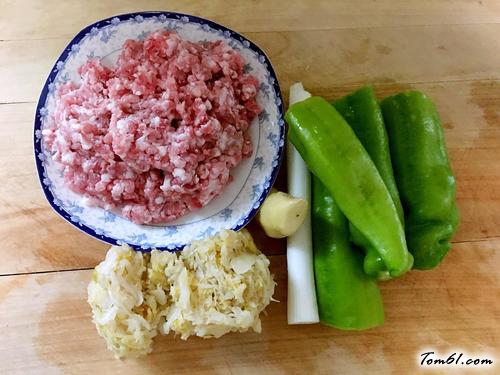 【花边饺子（酸菜青椒鲜肉馅）】