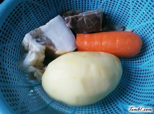 【腊肉土豆焖饭】