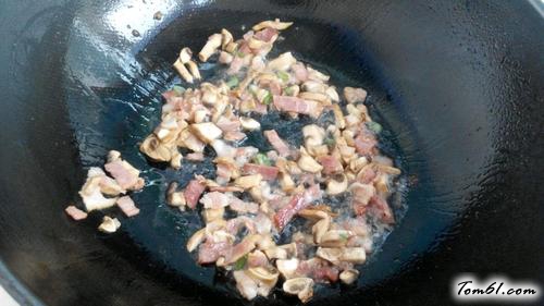 【彩椒培根炒黑米饭】