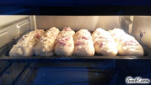 【香葱培根芝士肉松面包】