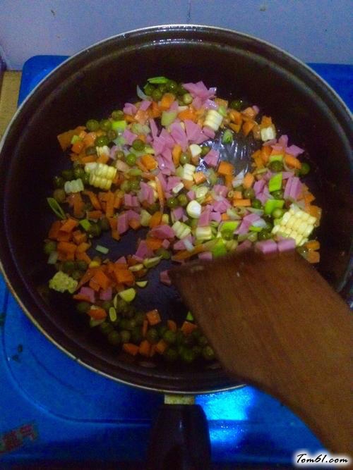 【番茄酱蛋炒饭】