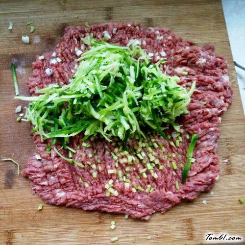 【萝卜牛肉蒸饺】