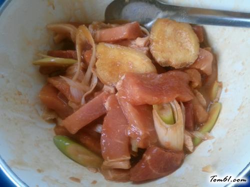 【胡萝卜瘦肉煲仔饭】