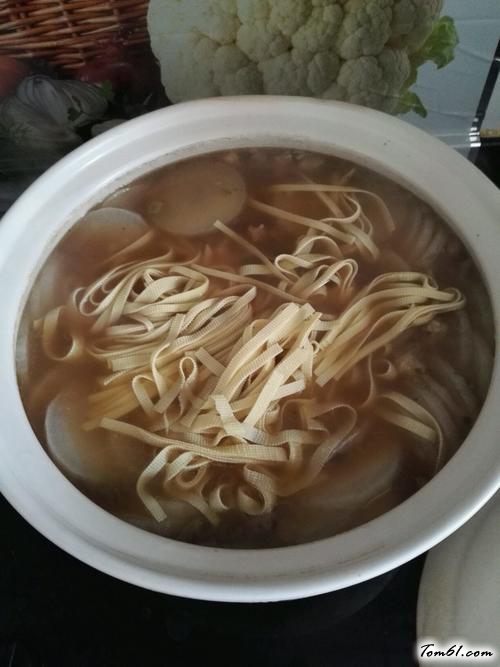 【牛腩米线】