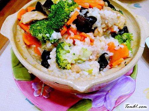 【胡萝卜瘦肉煲仔饭】