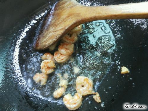 【虾仁辣椒炒饭】