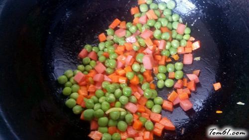 【豌豆胡萝卜焖饭】