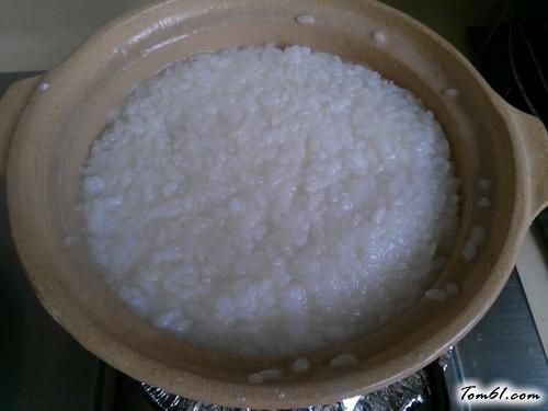 【胡萝卜瘦肉煲仔饭】