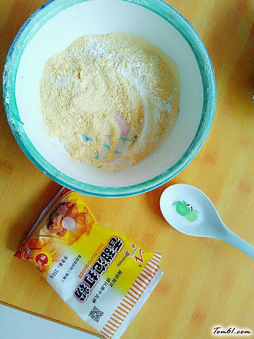 【玉米面小窝窝头】