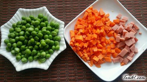 【豌豆胡萝卜焖饭】