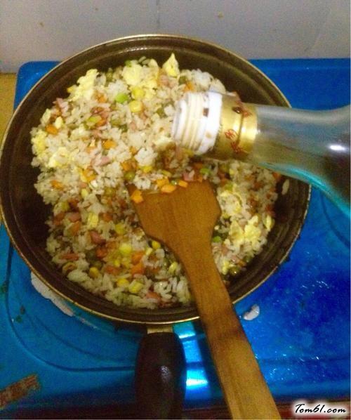 【番茄酱蛋炒饭】
