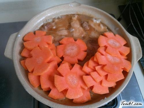 【胡萝卜瘦肉煲仔饭】