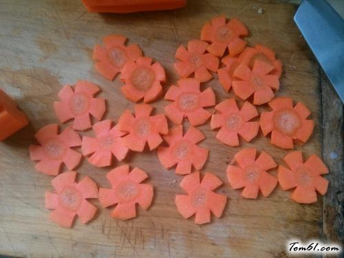 【胡萝卜瘦肉煲仔饭】