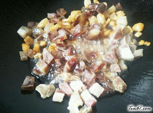 【腊肉土豆焖饭】