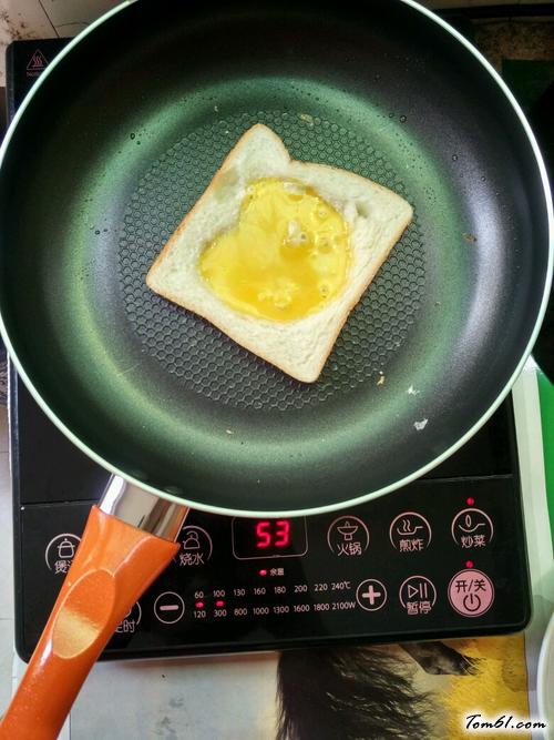 【鸡蛋煎面包片】