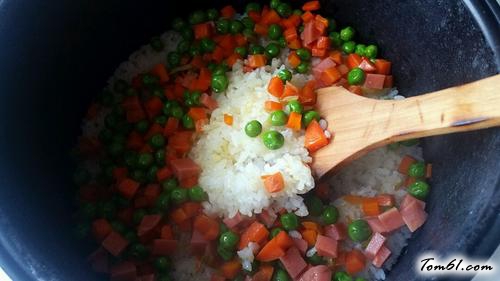 【豌豆胡萝卜焖饭】