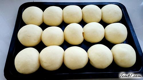 【淡奶油酸奶小餐包】