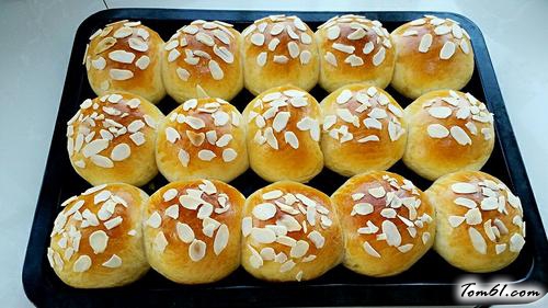 【淡奶油酸奶小餐包】