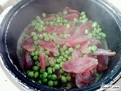 【腊肠豌豆饭】