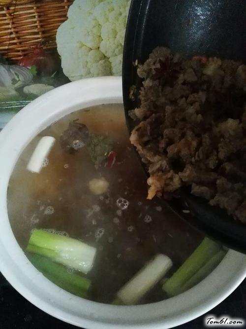 【牛腩米线】