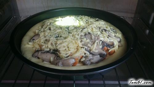 【奶油蘑菇烤鸡奶酪披萨】