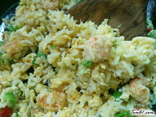 【虾仁辣椒炒饭】