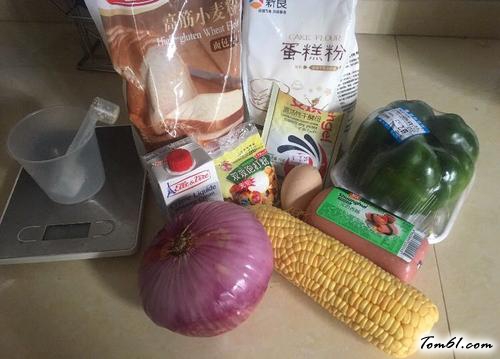 【火腿蔬菜披萨，（面包机发面）】