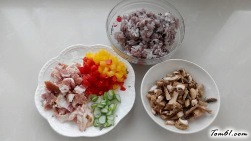 【彩椒培根炒黑米饭】