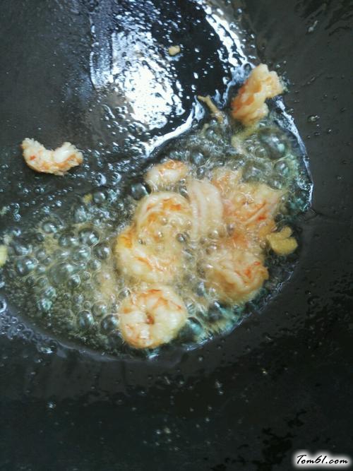 【虾仁辣椒炒饭】