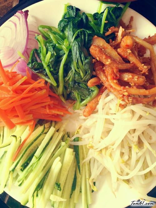 【石锅拌饭】