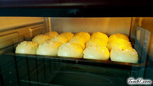 【淡奶油酸奶小餐包】