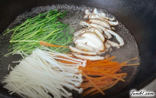 【石锅拌饭】